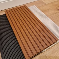 WPC kerítés bordázott vörösfenyő 2,9m léc